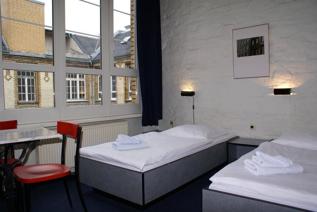 Hotel Transit Berlin Zimmer foto